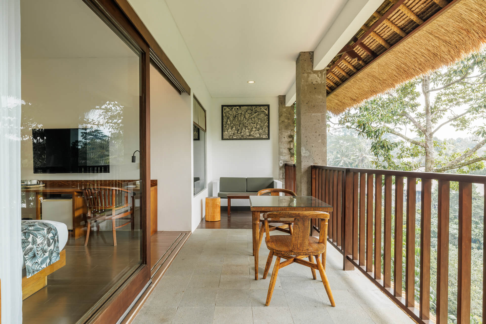 Dedari-Deluxe-Room-Balcony-02