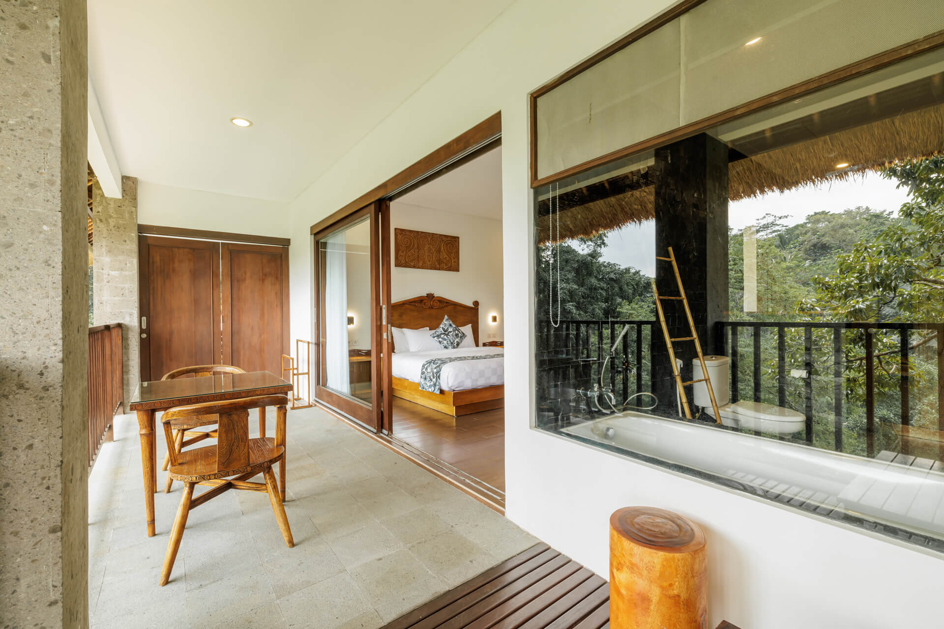 Dedari-Deluxe-Room-Balcony