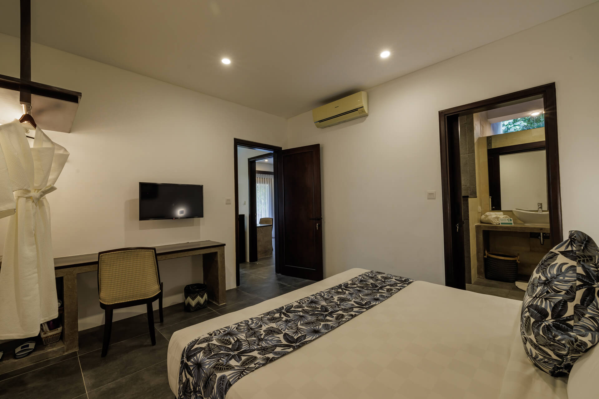 Dedari-Family-Villa-Bedroom-03