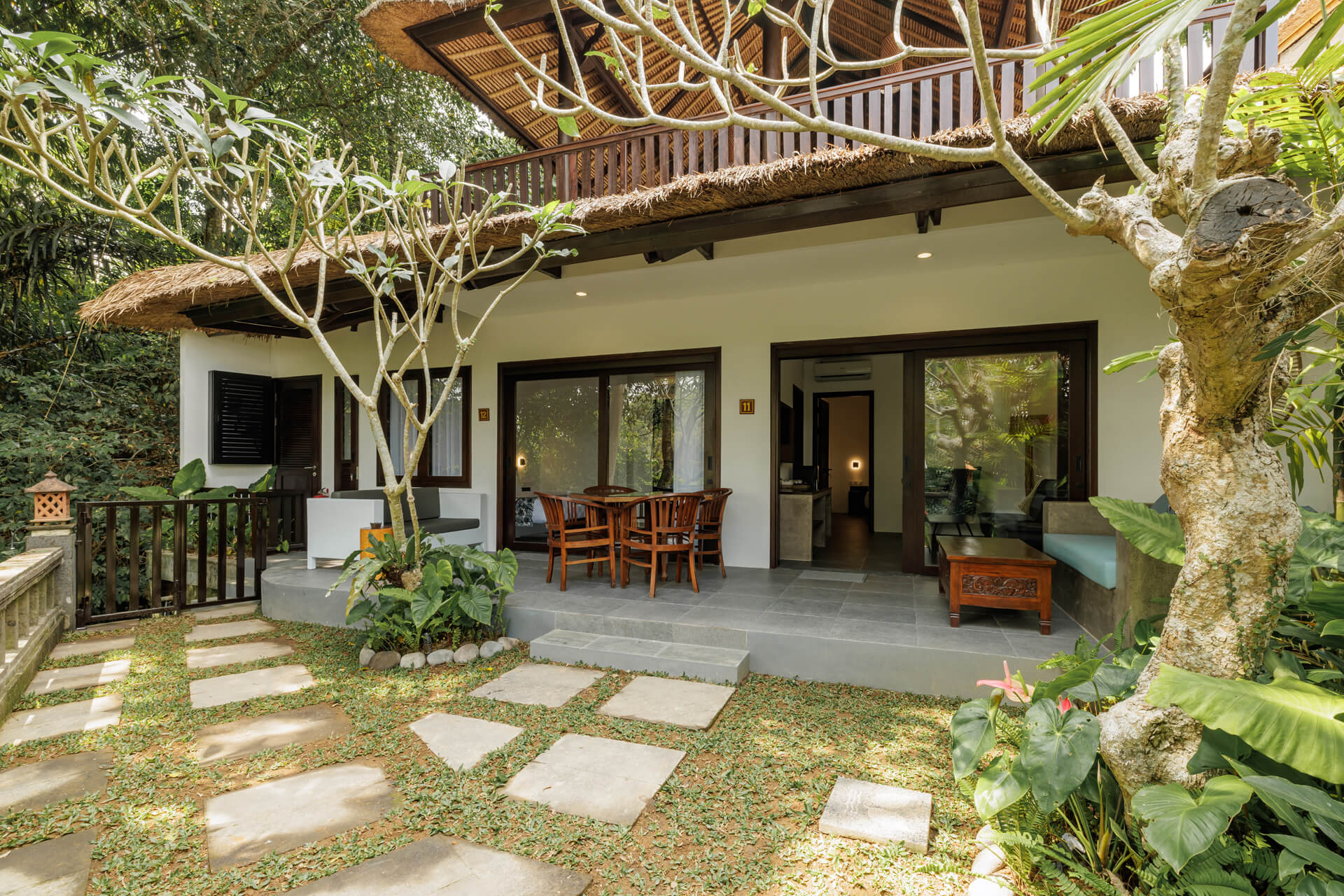 Dedari-Family-Villa-Patio-01