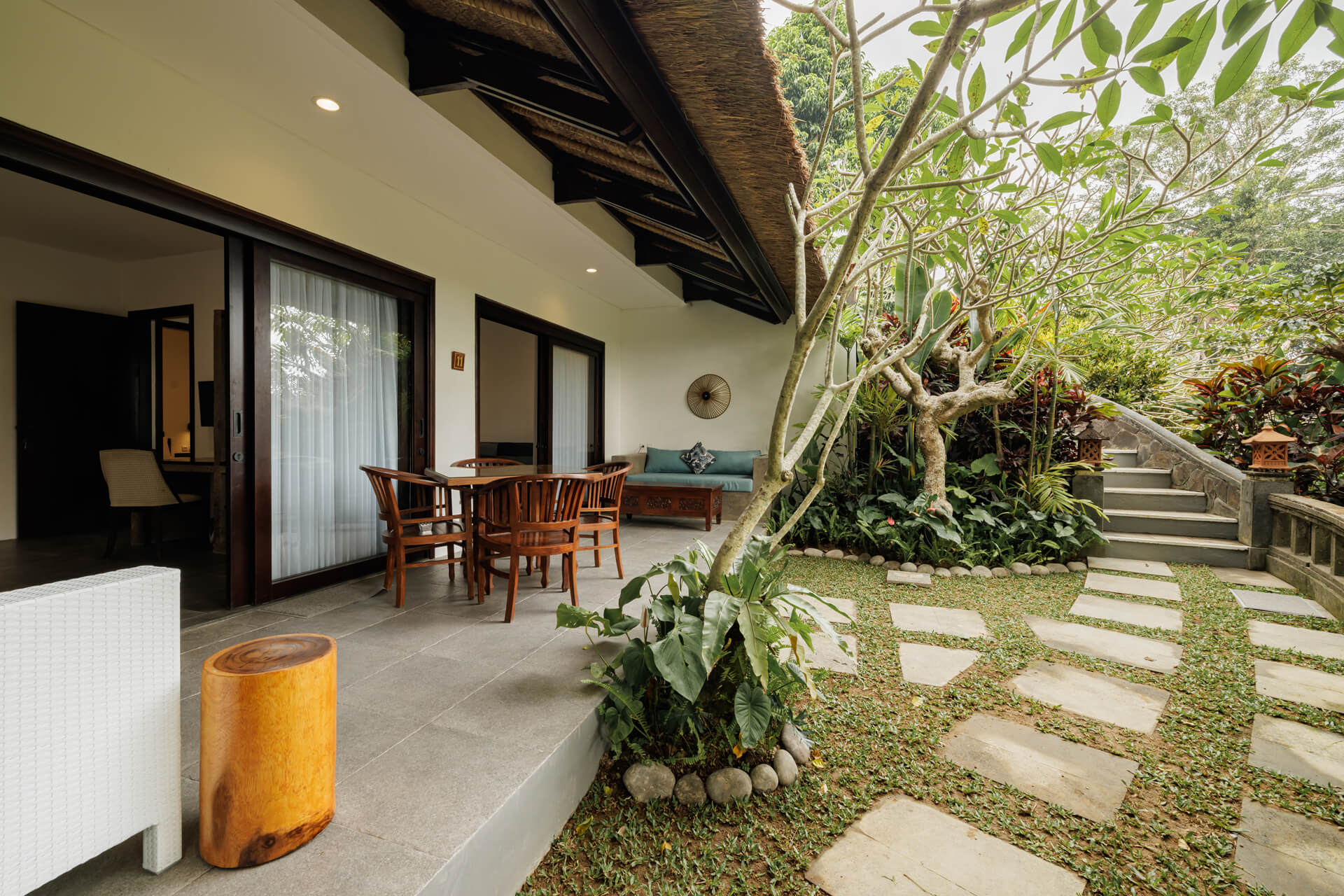 Dedari-Family-Villa-Patio-02