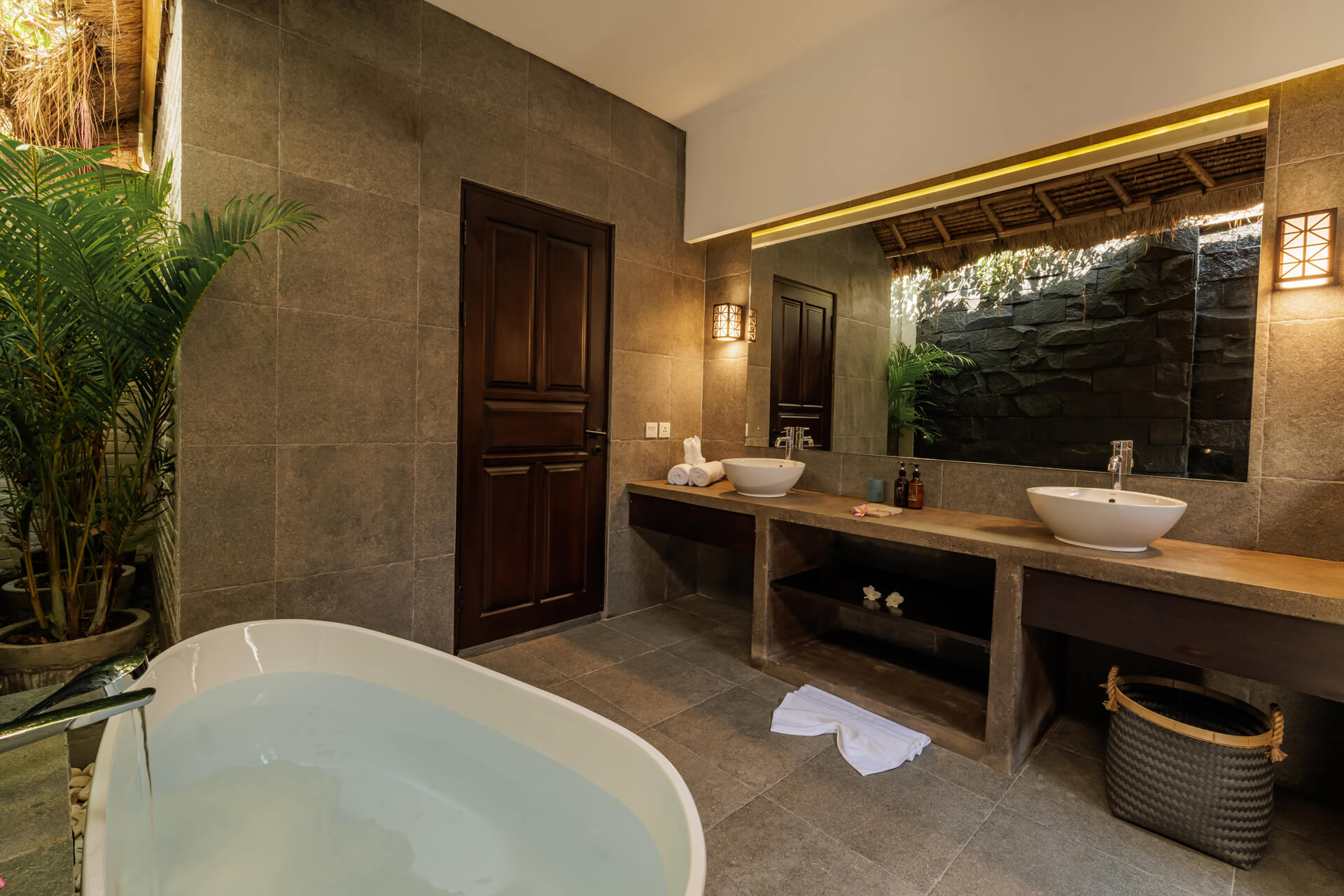 Dedari-One-Bedroom-Villa-Bathroom-02