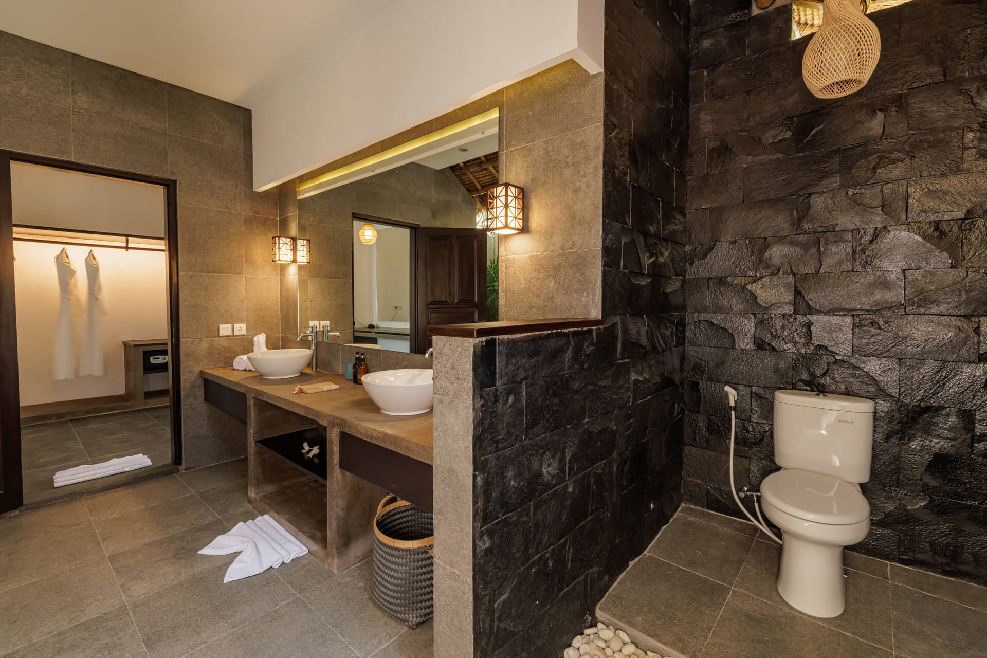 Dedari-One-Bedroom-Villa-Bathroom-03