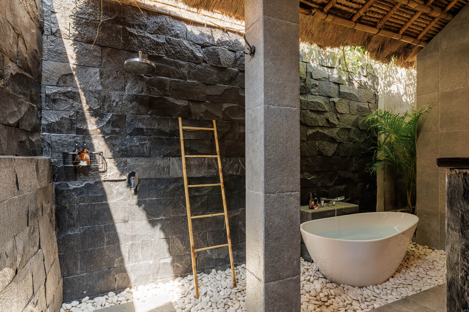 Dedari-One-Bedroom-Villa-Bathroom-04